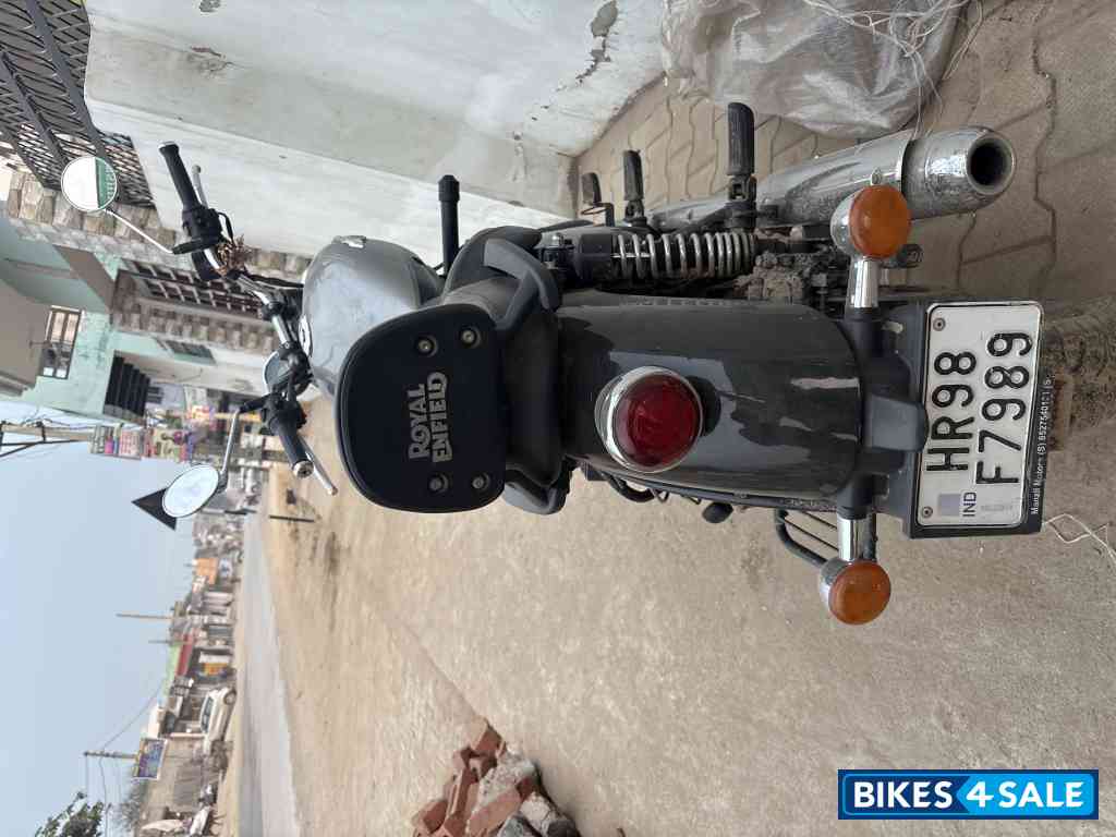 Silver Royal Enfield Meteor 350 Supernova