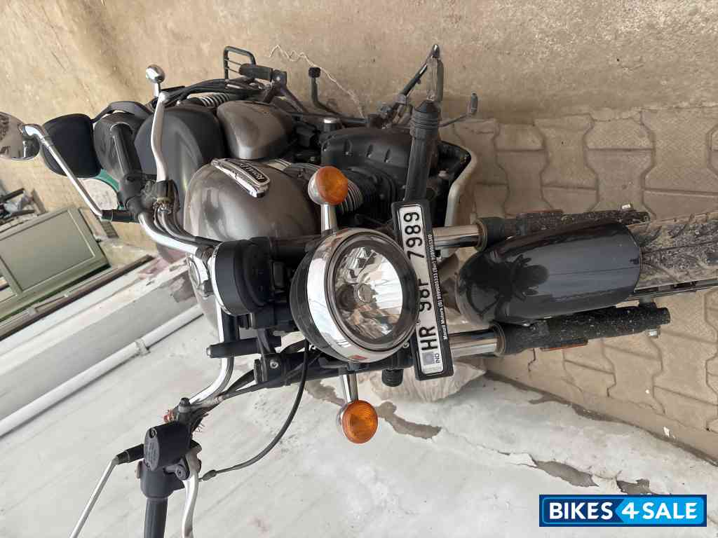 Silver Royal Enfield Meteor 350 Supernova Silver Royal Enfield Meteor 350 Supernova