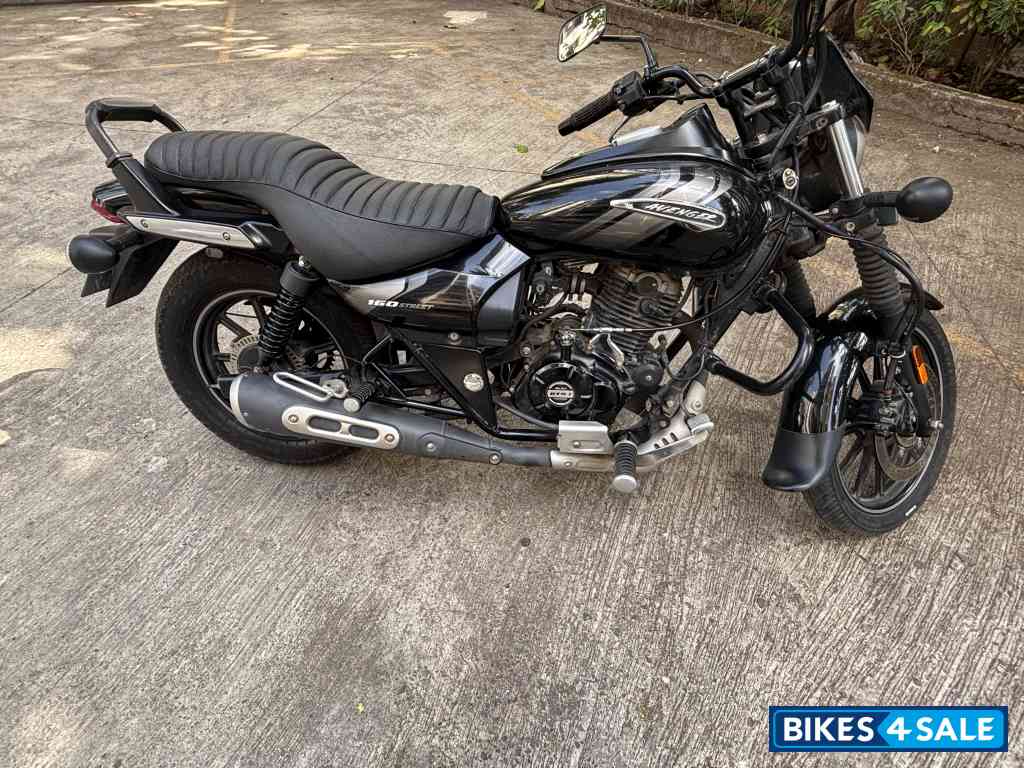 Black Bajaj Avenger Street 160