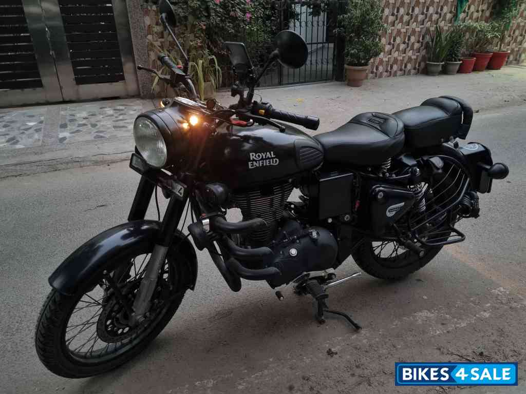 Royal Enfield Classic Stealth Black