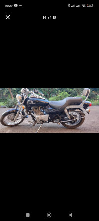 Black Bajaj Avenger Cruise 220