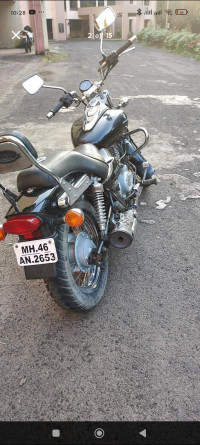 Black Bajaj Avenger Cruise 220
