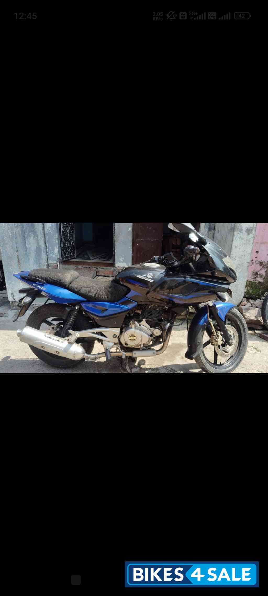Bajaj Pulsar 220F