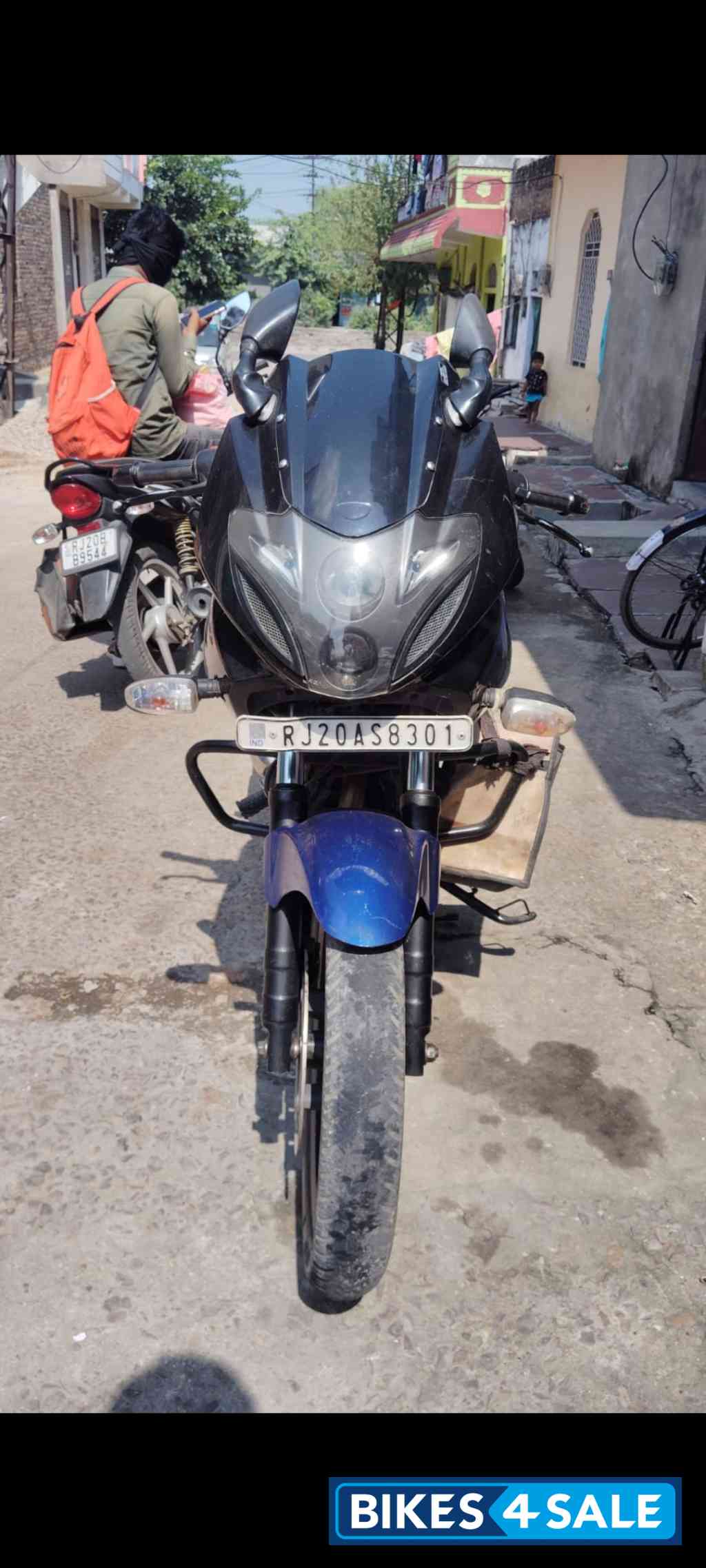 Bajaj Pulsar 220F