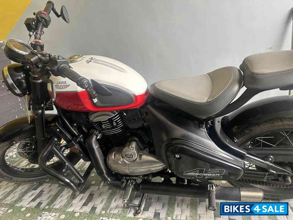 Jawa 42 Bobber Dual Channel ABS