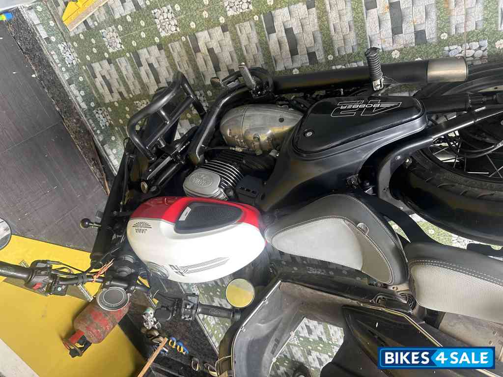 Jawa 42 Bobber Dual Channel ABS