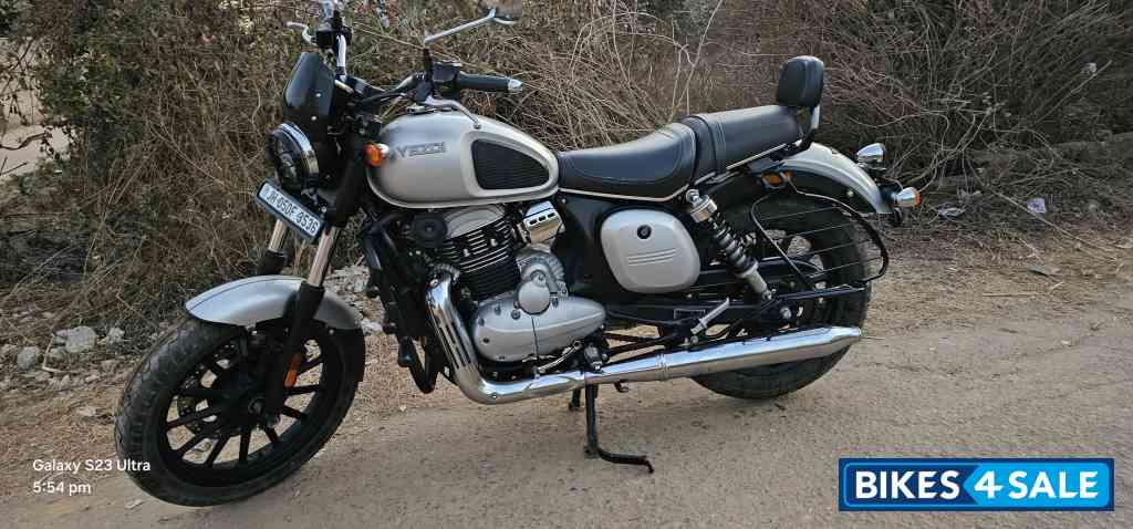 Yezdi Roadster Chrome Yezdi Roadster Chrome