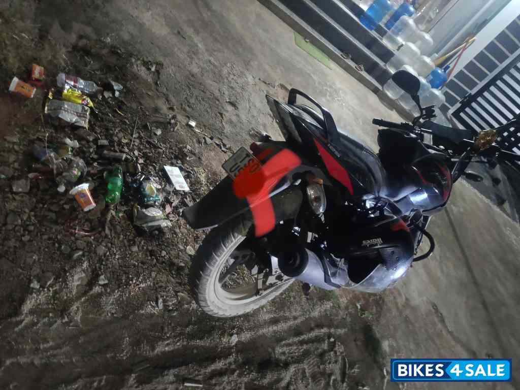 Black Red Bajaj Pulsar 125 Carbon Fibre Disc Single Seat Black Red Bajaj Pulsar 125 Carbon Fibre Disc Single Seat