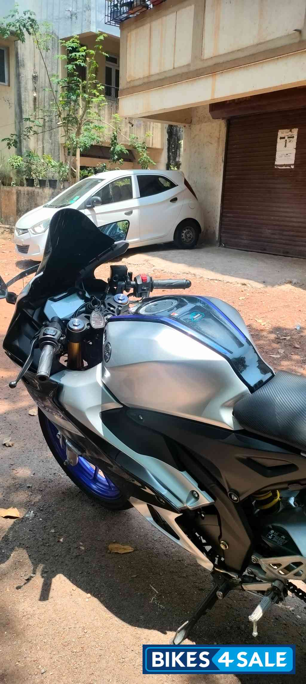 Yamaha R15 V4