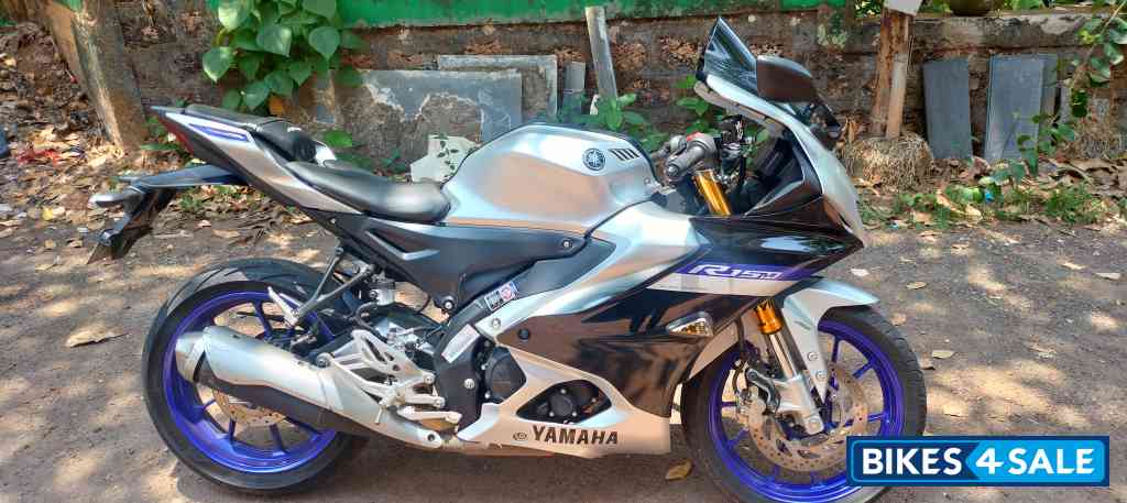 Yamaha R15 V4