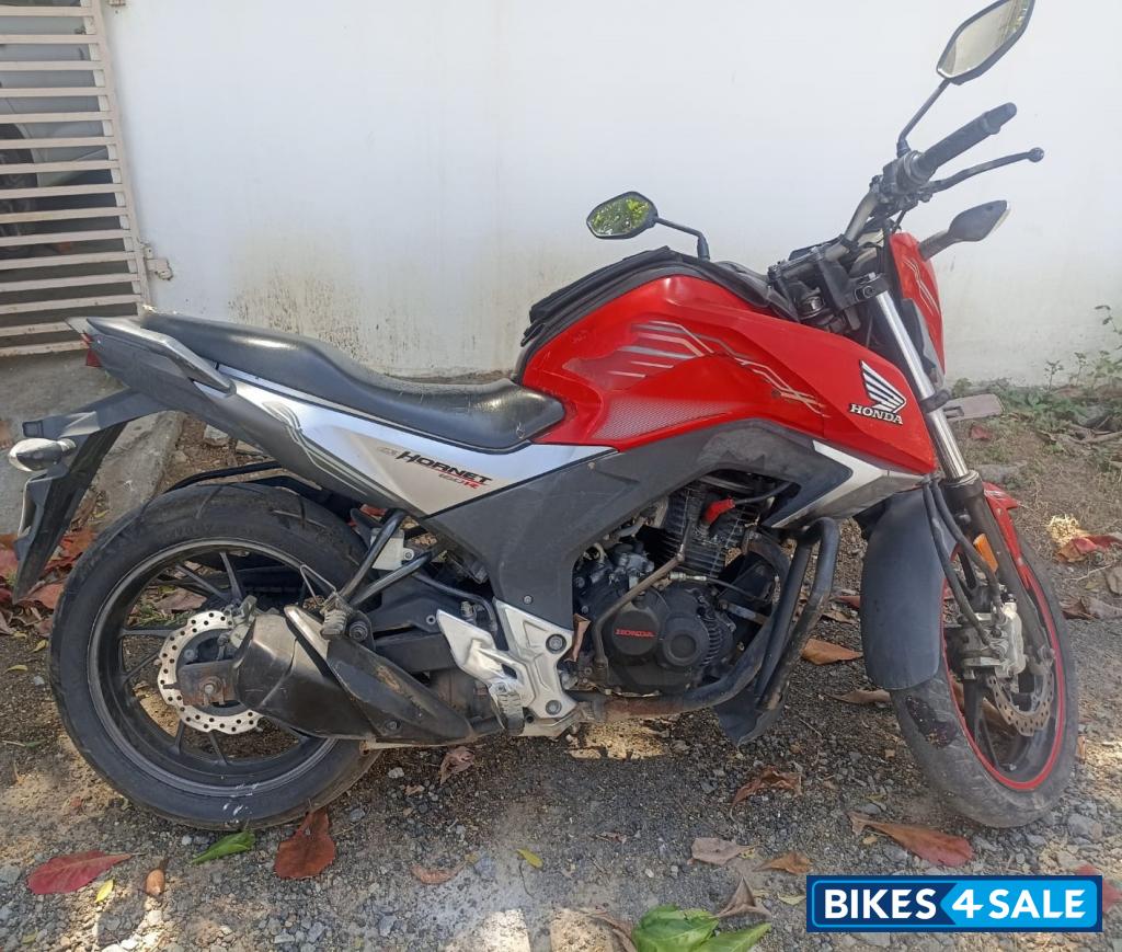 Red Honda CB Hornet 160R