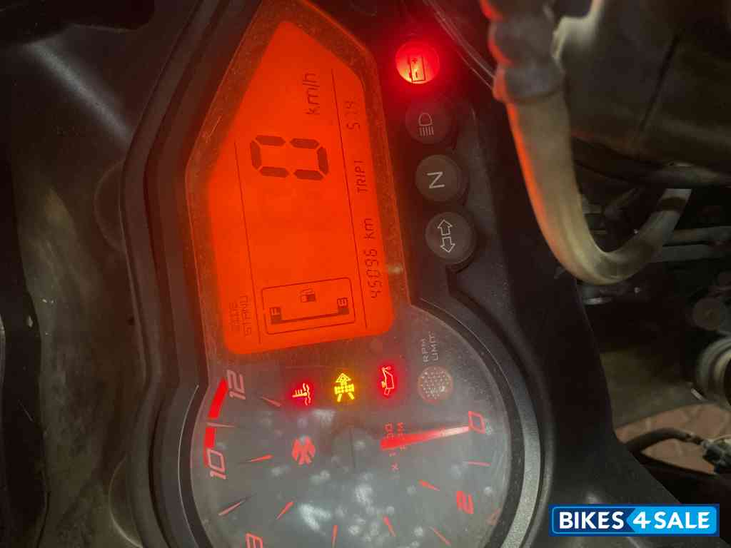 Bajaj Pulsar 220F