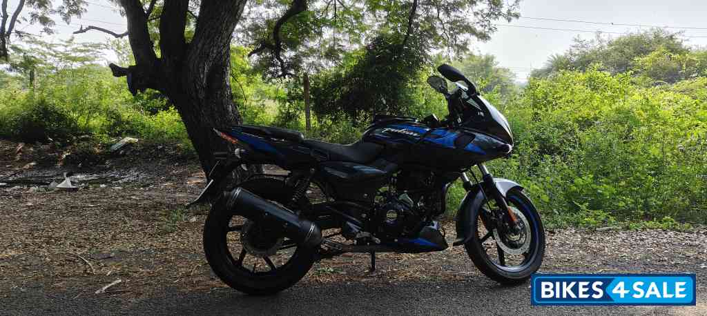 Bajaj Pulsar 220F BS6