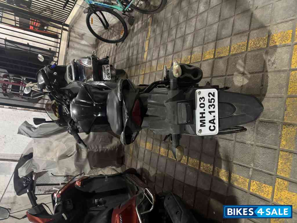 Black Suzuki Gixxer SF