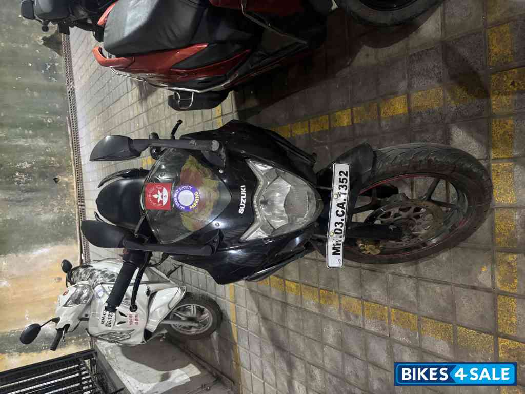 Black Suzuki Gixxer SF
