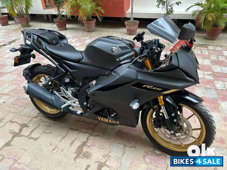 Mat Black Yamaha R15 V4