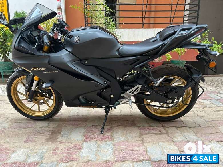 Mat Black Yamaha R15 V4