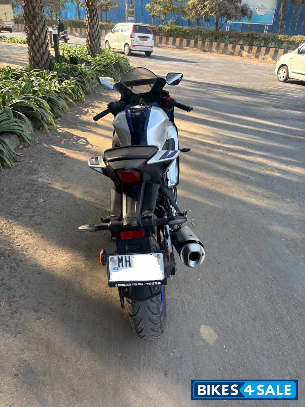 Silver Metallic Grey Yamaha R15M Icon Performance