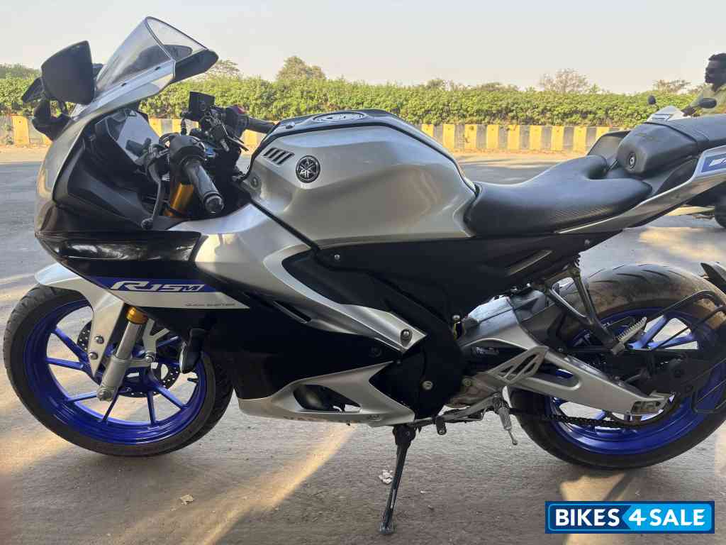 Silver Metallic Grey Yamaha R15M Icon Performance
