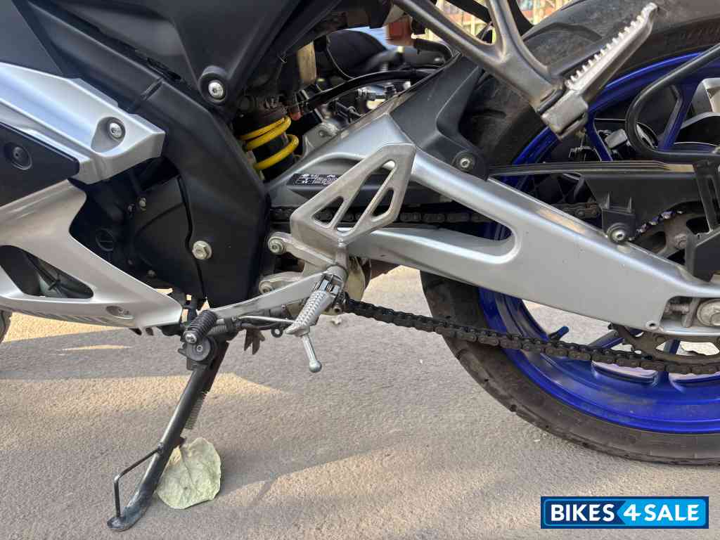 Silver Metallic Grey Yamaha R15M Icon Performance