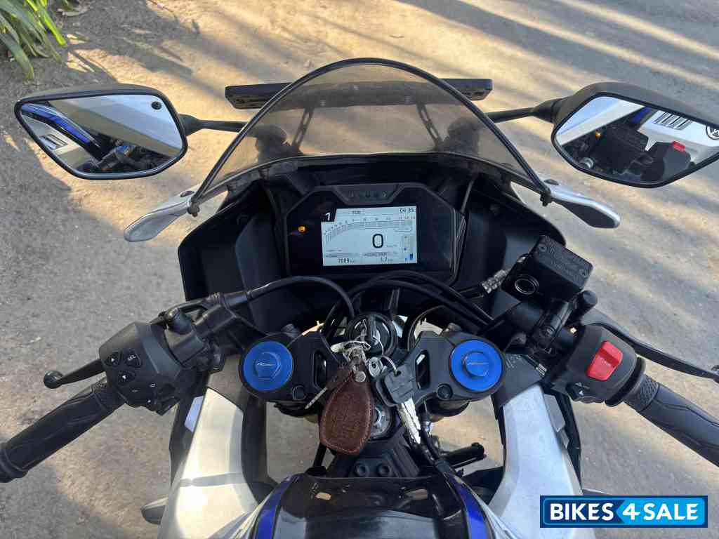 Silver Metallic Grey Yamaha R15M Icon Performance