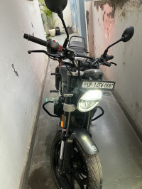 Husqvarna Svartpilen 250