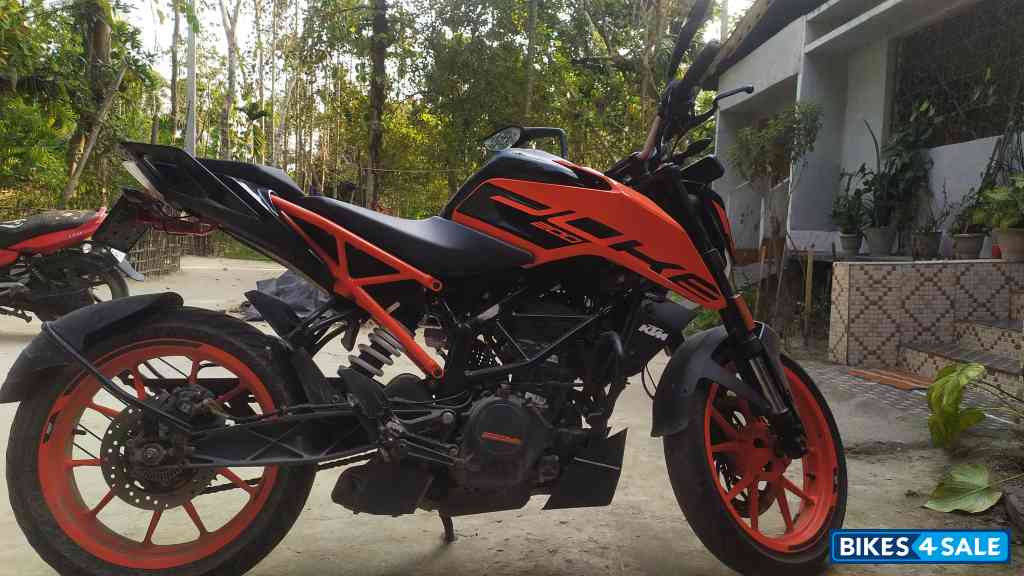 KTM Duke 200 ABS KTM Duke 200 ABS