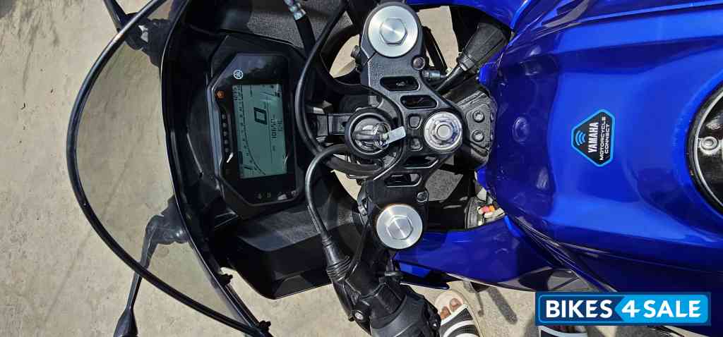 Yamaha R15 V4