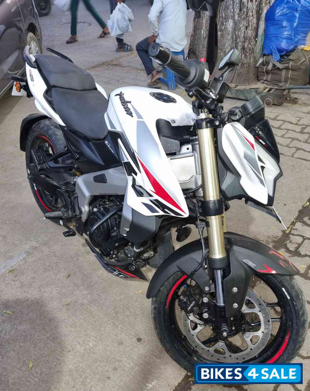 White Bajaj Pulsar NS400Z
