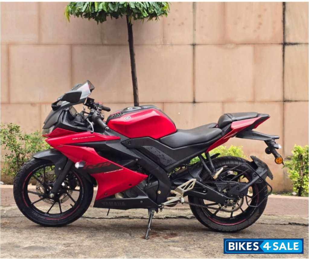 Matalic Red Yamaha YZF R15 V3