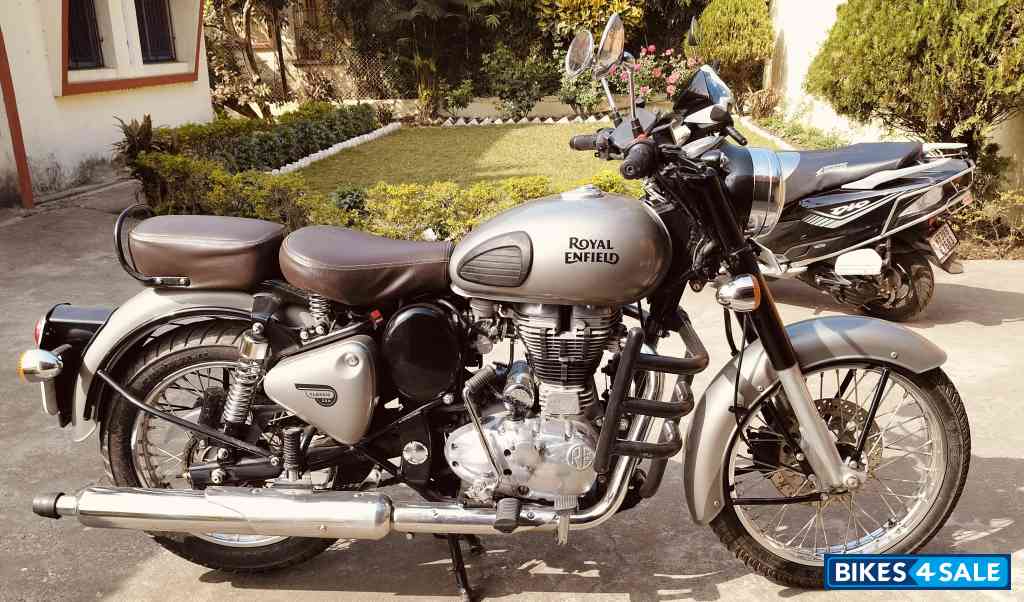 Royal Enfield Classic Gunmetal Grey Royal Enfield Classic Gunmetal Grey
