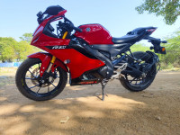Red Yamaha R15 V4