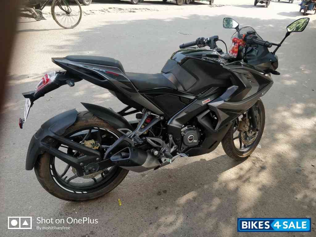 Bajaj Pulsar RS 200