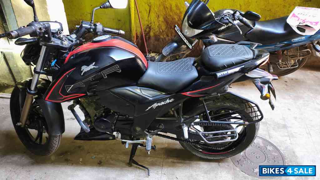 Black TVS Apache RTR 200 4V