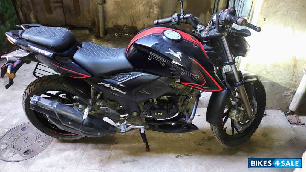 Black TVS Apache RTR 200 4V