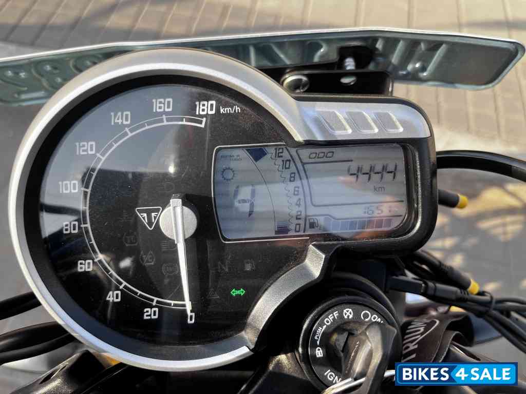 Triumph Scrambler 400 X