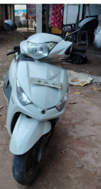 Milky White Yamaha Alpha