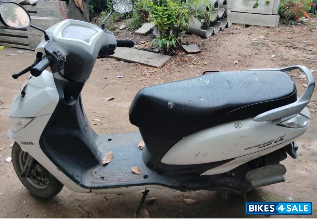 Milky White Yamaha Alpha