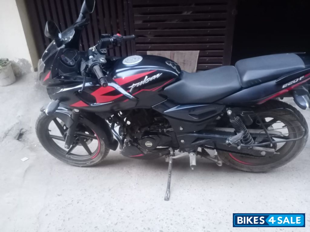 Bajaj Pulsar 220F