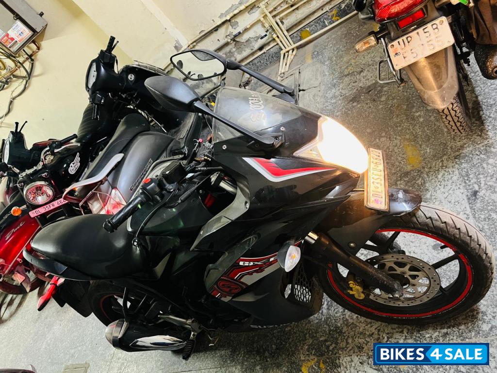 Black Suzuki Gixxer SF