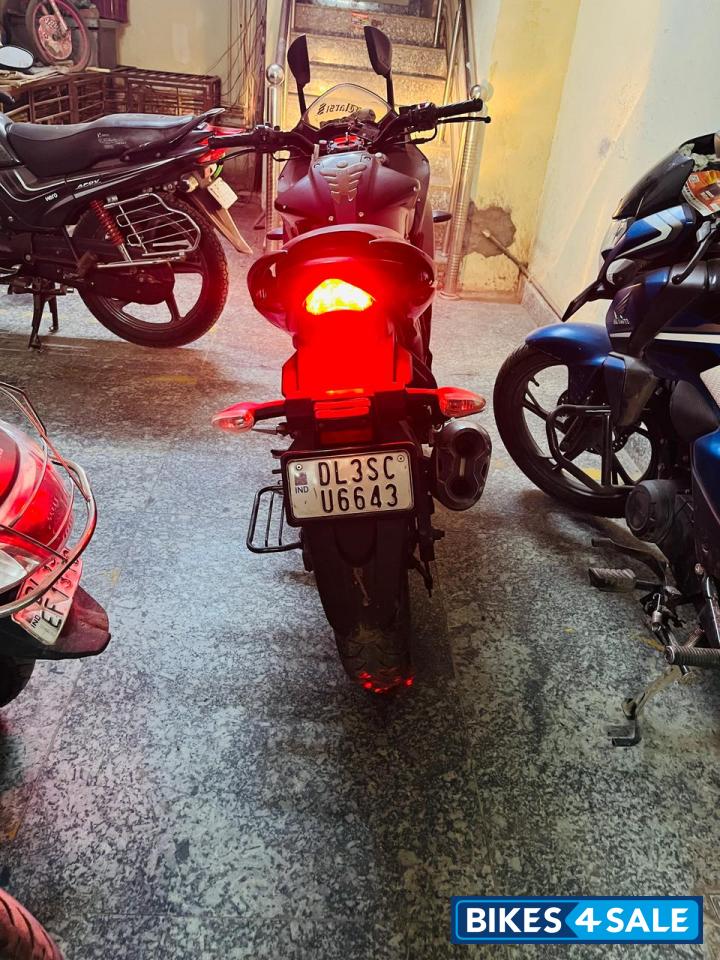 Black Suzuki Gixxer SF