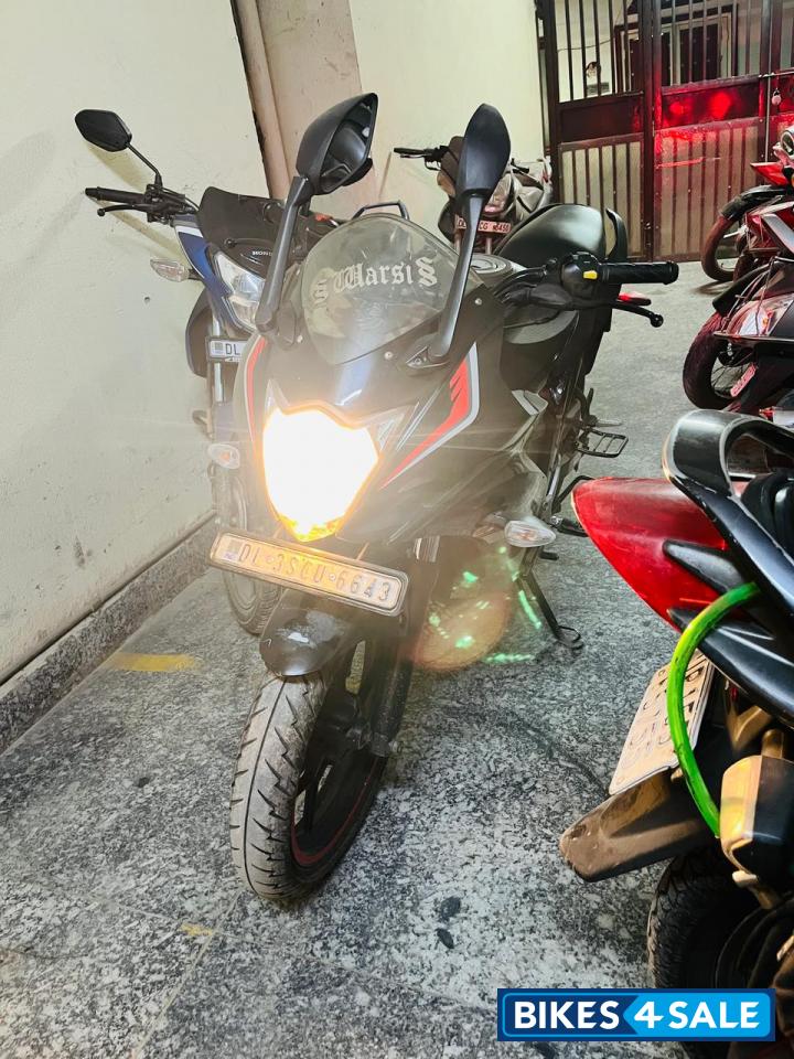 Black Suzuki Gixxer SF