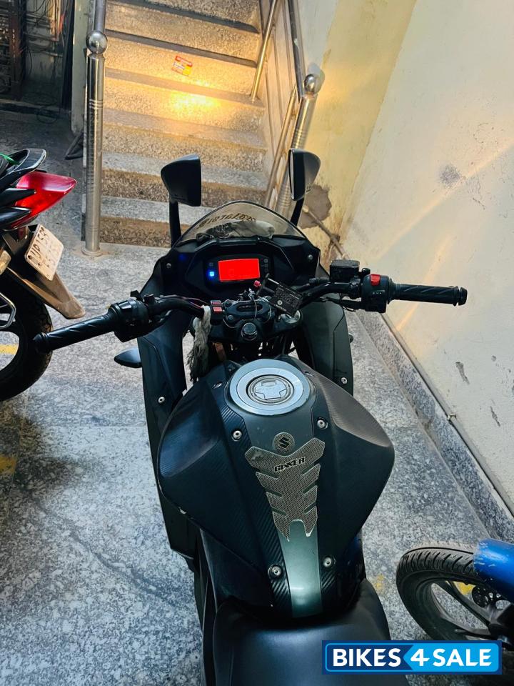 Black Suzuki Gixxer SF