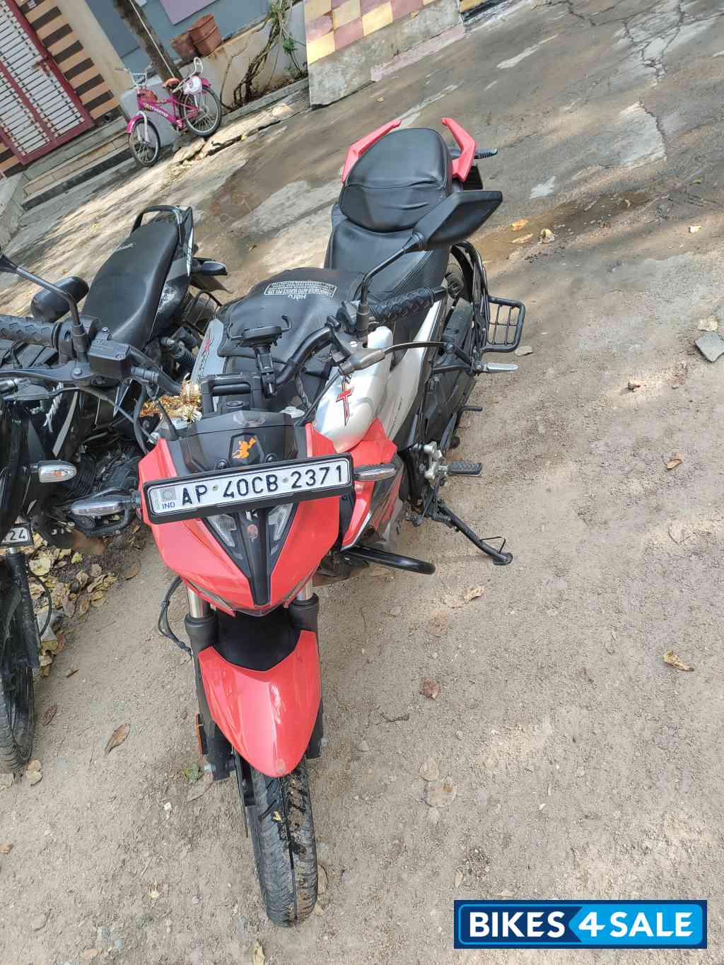 Red Hero Xtreme 125R