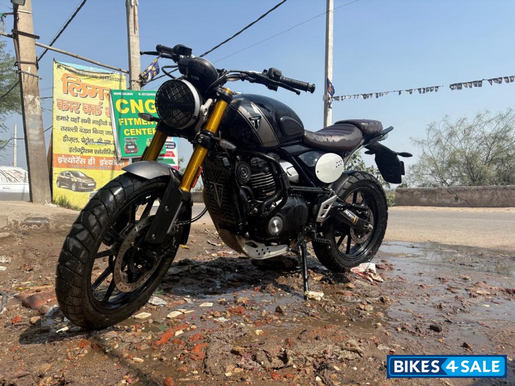 Black Triumph Scrambler 400 X Black Triumph Scrambler 400 X
