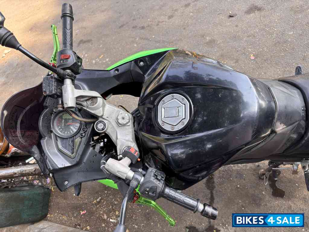 Bajaj Pulsar RS 200