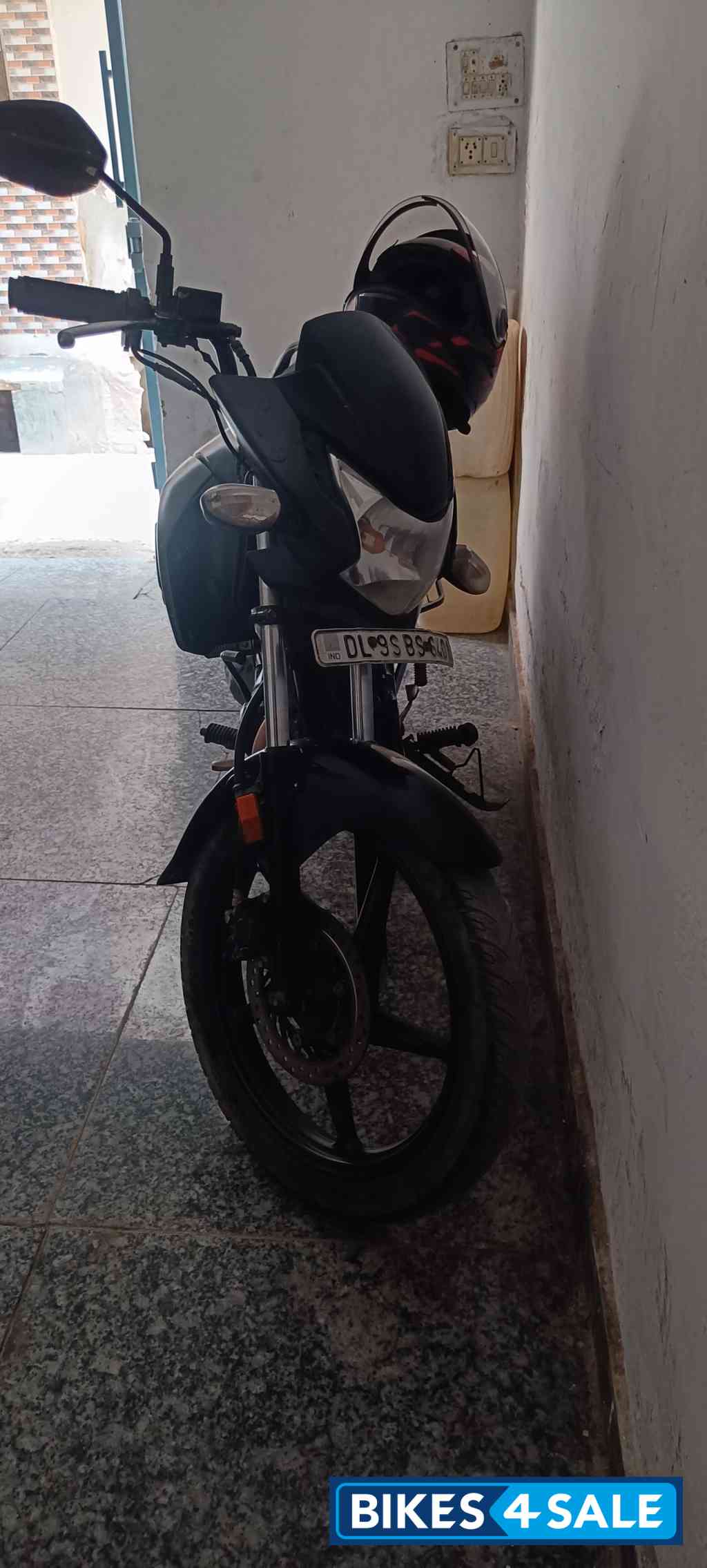 Gray Honda Livo Disc