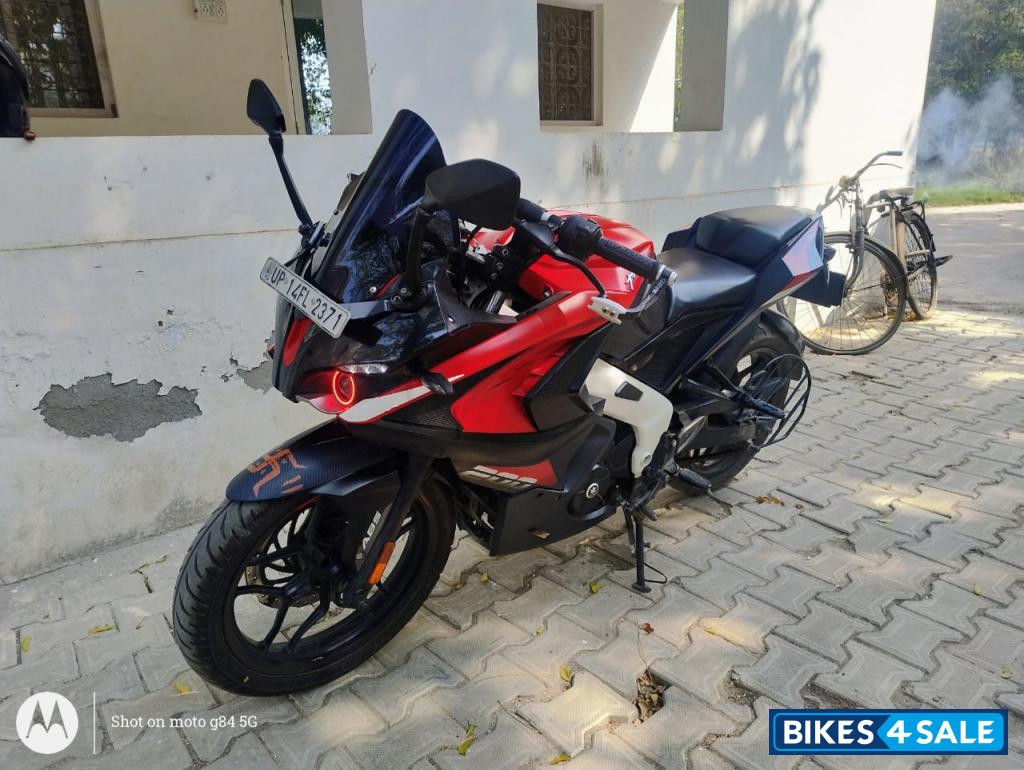 Bajaj Pulsar RS 200 ABS
