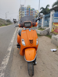 Orange Vespa SXL 125 BS6
