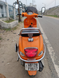 Orange Vespa SXL 125 BS6